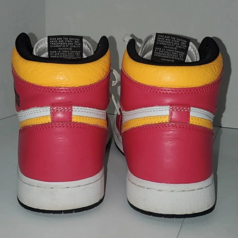 Air Jordan 1 Retro High OG Light Fusion Red Nike Air Size 9.5